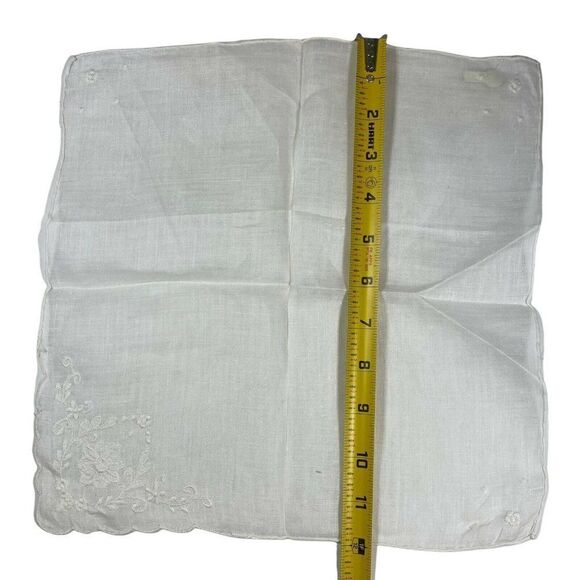 Vintage Gerbrend Linen White Handkerchief Embroidered White Flower Leaf Design - Picture 5 of 6